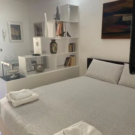 Cozy In Downtown Apartment Milan